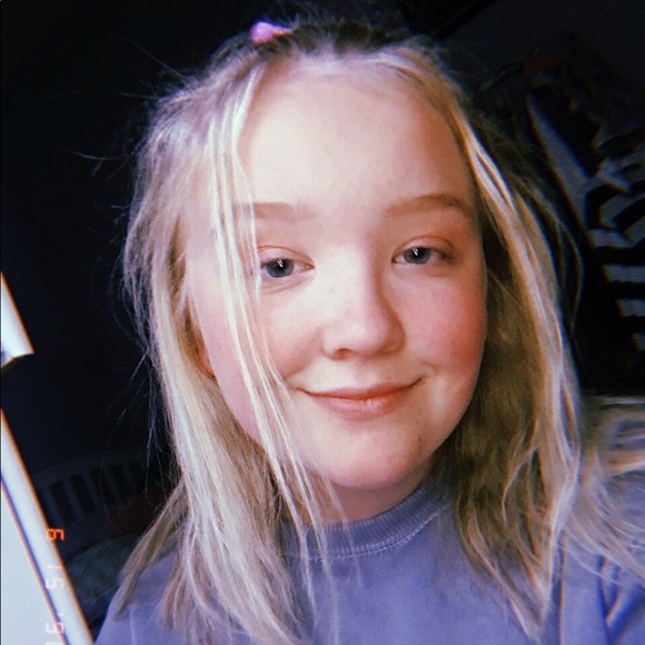 Profile Picture of Hanna Chase (@hanna_chase) on Poshmark