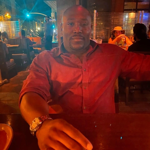 Profile Picture of Robert Howell (@roberthowell531) on Poshmark