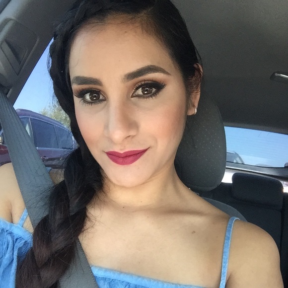 Profile Picture of Manuela Jimenez (@manyjf) on Poshmark