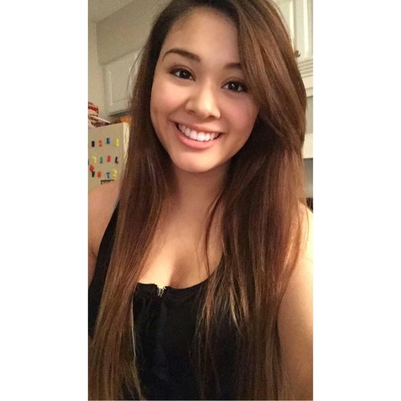 Profile Picture of Heather Mackey (@heatherm21) on Poshmark