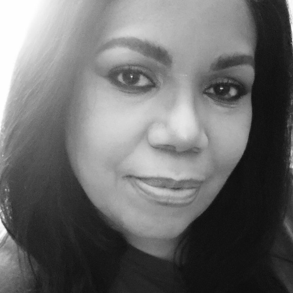 Profile Picture of Rowena Phillips (@kndlelady) on Poshmark