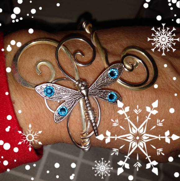 Profile Picture of Rhonda Sinclair (@rhondasinclair) on Poshmark