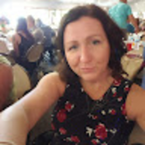 Profile Picture of Toni Bellgraph (@toni_bellgraph) on Poshmark