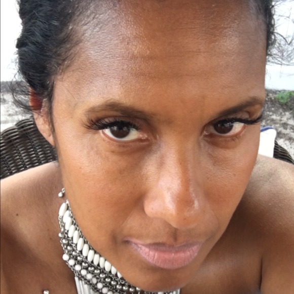 Profile Picture of Sandra Morales (@sanmora) on Poshmark