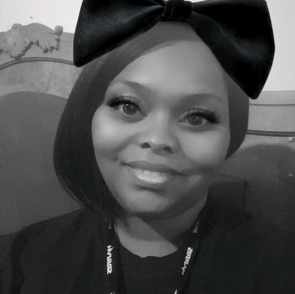 Profile Picture of Rashida Scott (@onesgift) on Poshmark