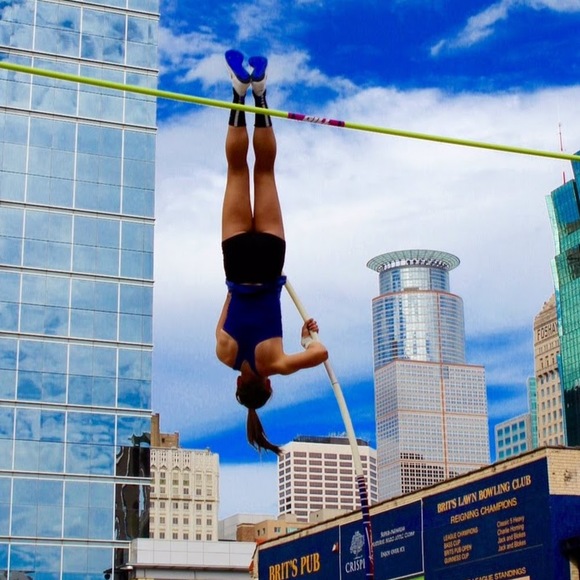 Profile Picture of Julia Fixsen (@julesfix) on Poshmark