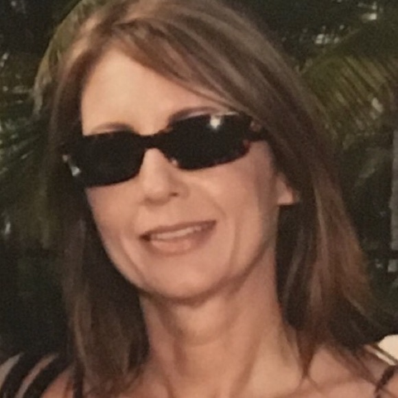 Profile Picture of Amy Padron (@ampadron19) on Poshmark