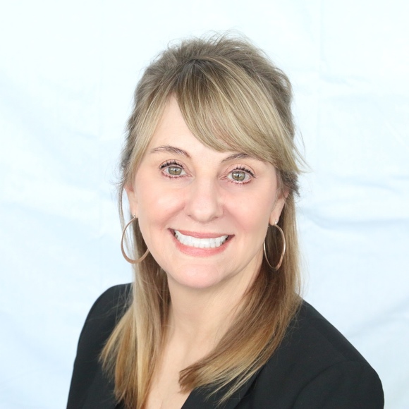 Profile Picture of Heidi Claus (@heidikatiejake) on Poshmark