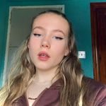 Profile Picture of 🦋🐝char (@charlotte.mcox) on Instagram
