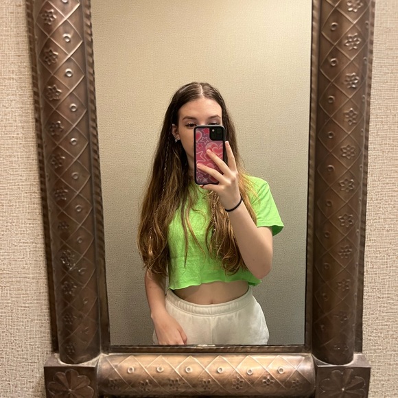 Profile Picture of Alice Lowey (@aliceloweyy) on Poshmark