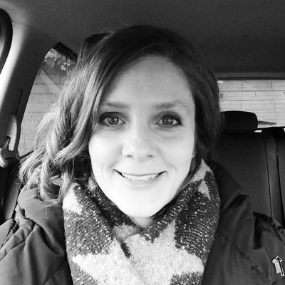 Profile Picture of Elaine Ford ⭐ (@14handswine) on Twitter