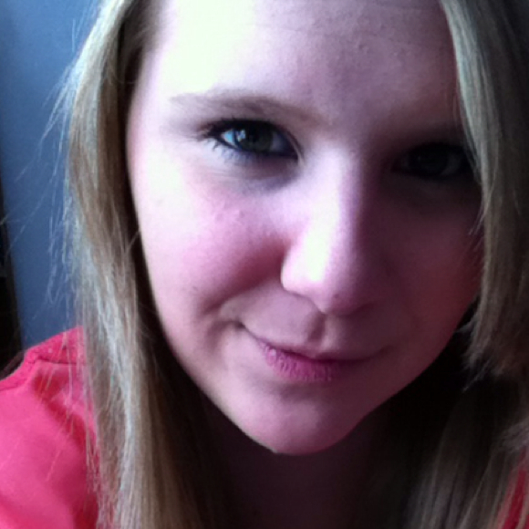 Profile Picture of Bethany Bobier (@bethanybobier) on Poshmark