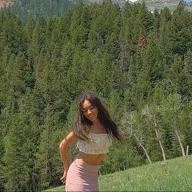 Profile Picture of Alexa Kristine Horton (@loulexa69) on Pinterest