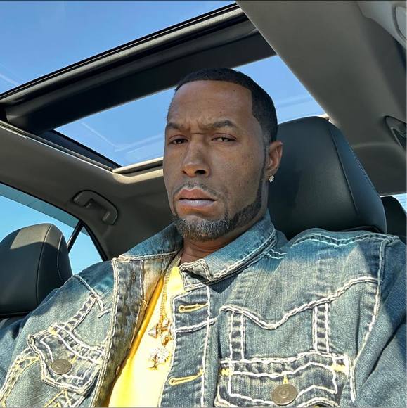 Profile Picture of Charles Thomas (@charlesthoma567) on Poshmark