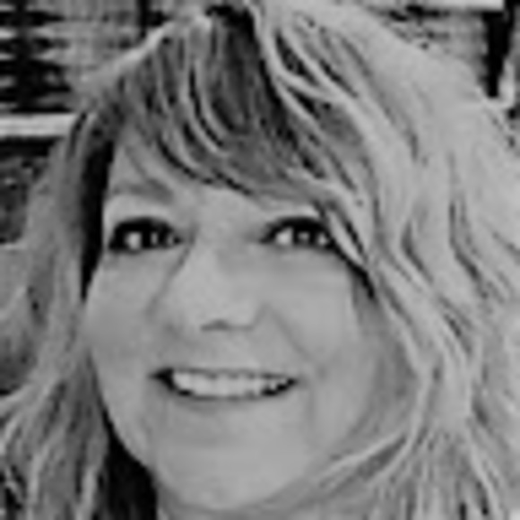 Profile Picture of Janice Ruston (@janiceruston) on Poshmark