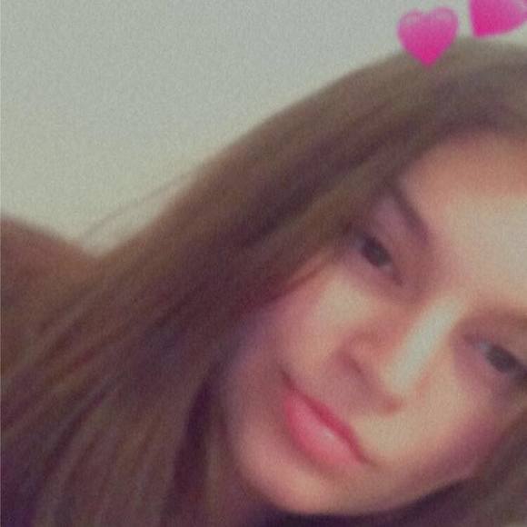 Profile Picture of Liana Berteau (@lianaberteau) on Poshmark