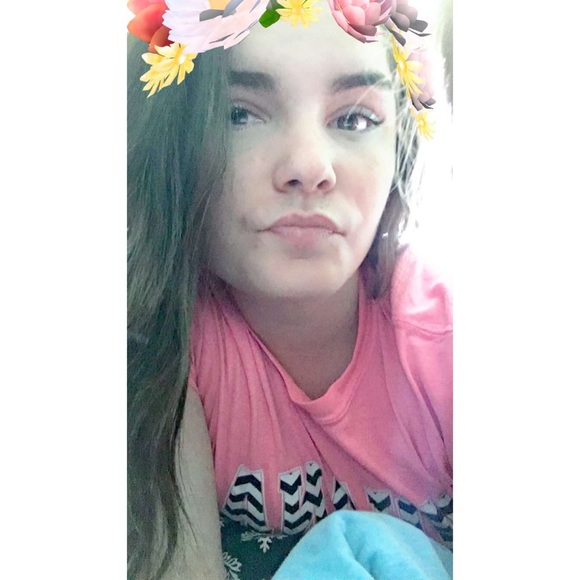 Profile Picture of Kaitlyn Abrams (@qveenkaitlyn) on Poshmark