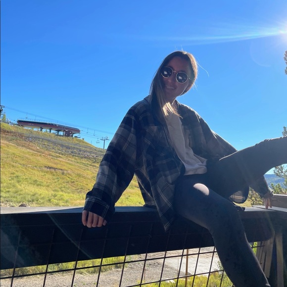 Profile Picture of Christine Bayliss (@cbayliss) on Poshmark