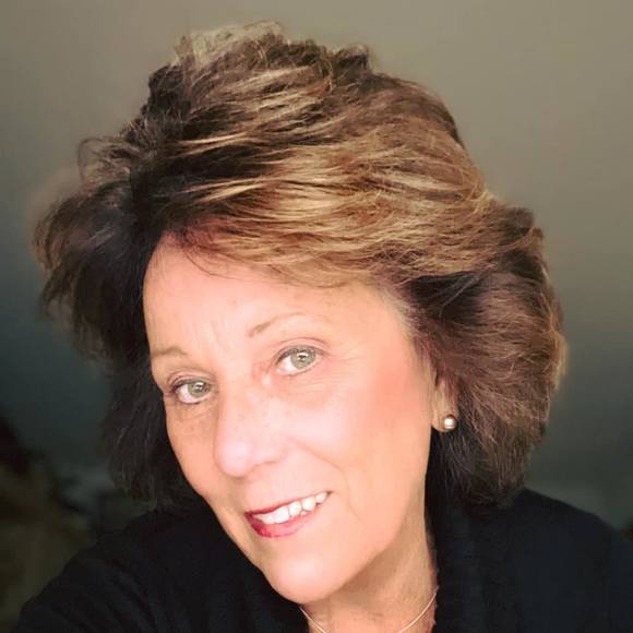 Profile Picture of Billie jane Loftis (@blgodors) on Poshmark