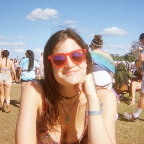 Profile Picture of Isabel Alexander (@sarahisabel5) on Poshmark