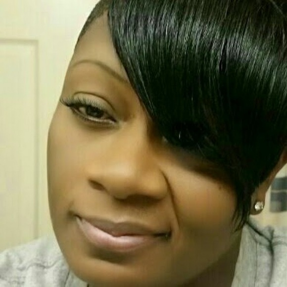Profile Picture of Pamela Embry (@pamelaembry) on Poshmark