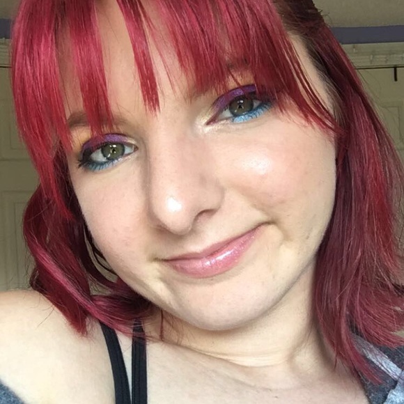 Profile Picture of Connie Mcconnon (@cem99) on Poshmark