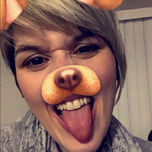 Profile Picture of Paula Abreu (@paulaabreu) on Poshmark