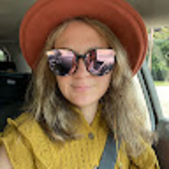 Profile Picture of Danica Sticklen (@sticklend) on Poshmark