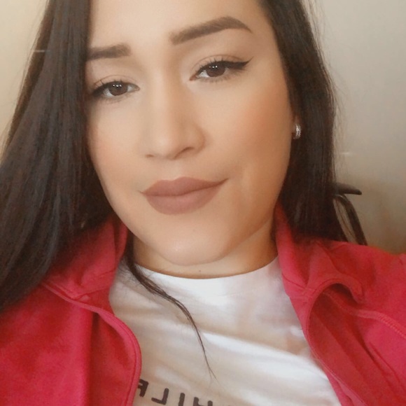 Profile Picture of Cecilia Chavez (@ceciliachave922) on Poshmark