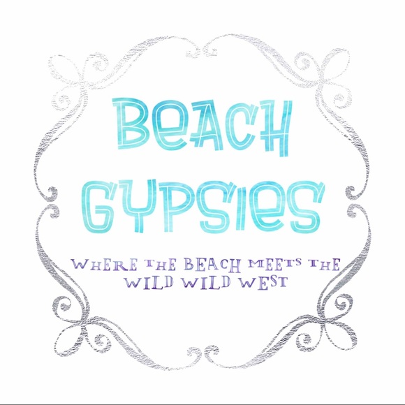 Profile Picture of Suzanne Dutcher (@beachgypsies) on Poshmark