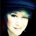 Profile Picture of Carrie Hollister (@theshinybuttonsprite) on Instagram
