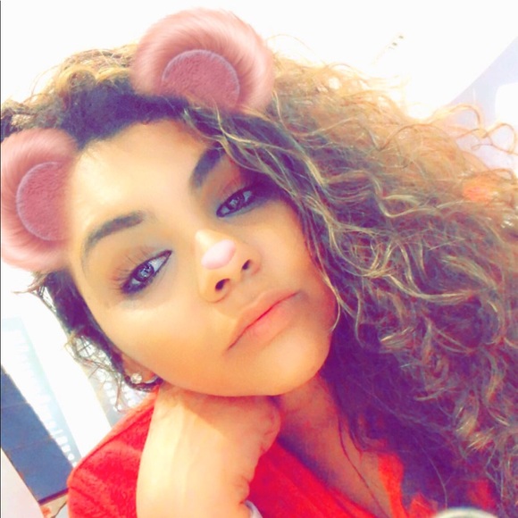 Profile Picture of Jillian Polanco (@jillian1500) on Poshmark