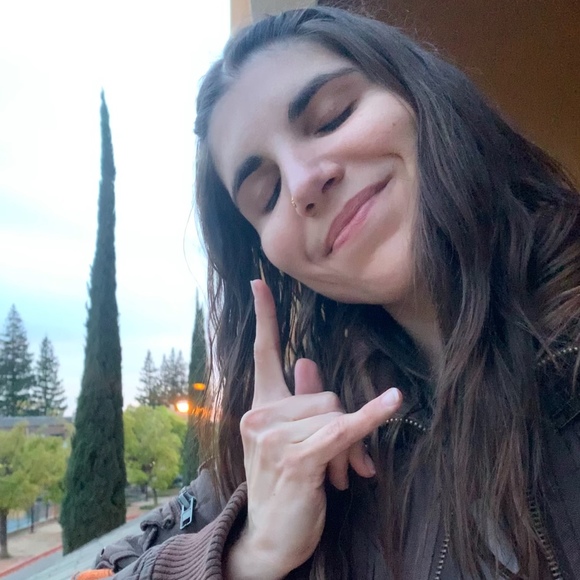 Profile Picture of Eva Ryan (@evalangela) on Poshmark