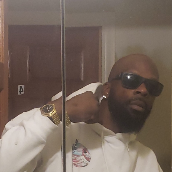 Profile Picture of Calvin Horton (@manewvah) on Poshmark