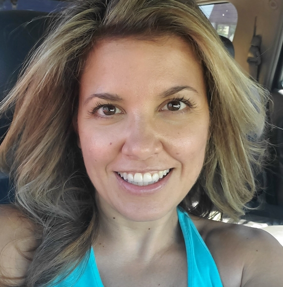 Profile Picture of Heidi Da silva (@heidida) on Poshmark