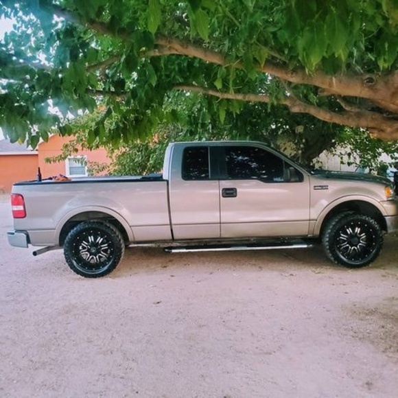 Profile Picture of Roberto Terrazas (@robertoterra151) on Poshmark