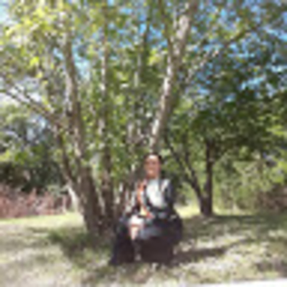 Profile Picture of Talia Techau (@taliatechau700) on Poshmark
