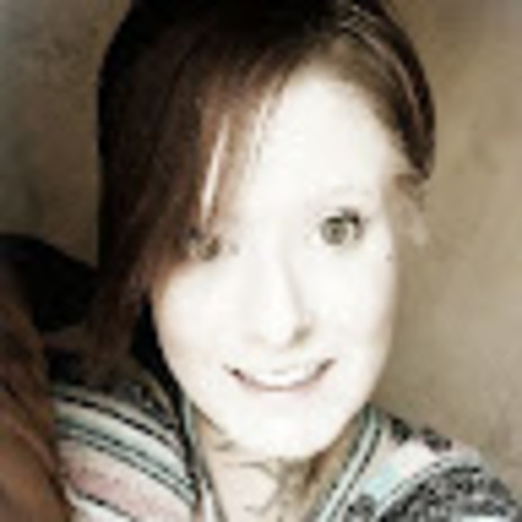 Profile Picture of Brianna Oland (@briannaoland040) on Poshmark