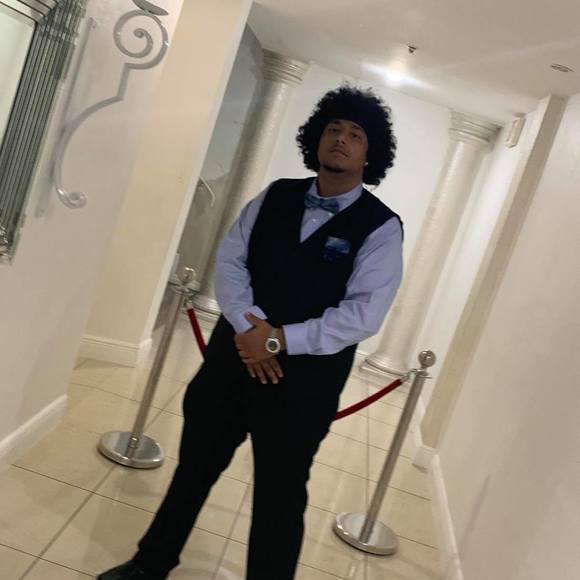 Profile Picture of Emanuel Hernandez (@emanuelherna782) on Poshmark