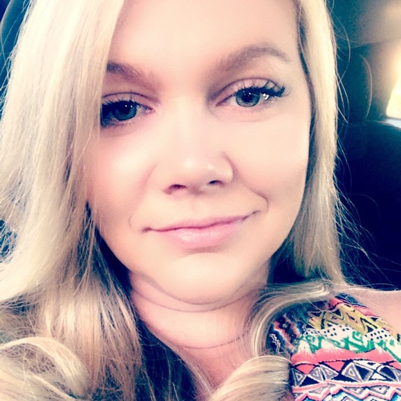 Profile Picture of Hannah Slabach (@matheson26482) on Poshmark