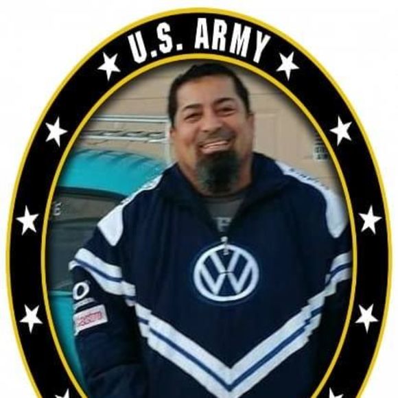 Profile Picture of Miguel hernandez Hernandez (@hernandezma13) on Poshmark