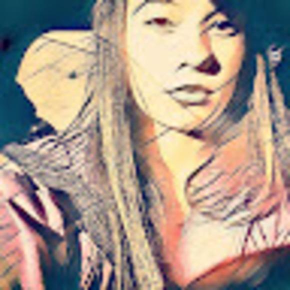 Profile Picture of Krysten Pfeuffer (@krysten00711) on Poshmark