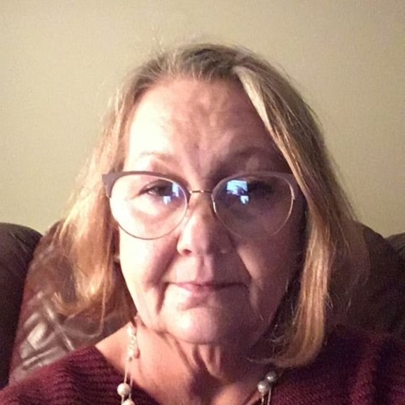 Profile Picture of Donna Vickers (@vickersdonna58) on Poshmark