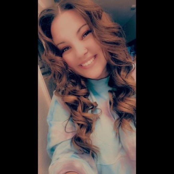 Profile Picture of Danielle Molloy (@daniiixoxoxo) on Poshmark