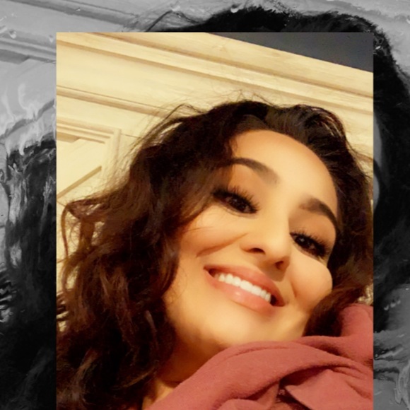 Profile Picture of Genesis Moya (@genesis_moya) on Poshmark