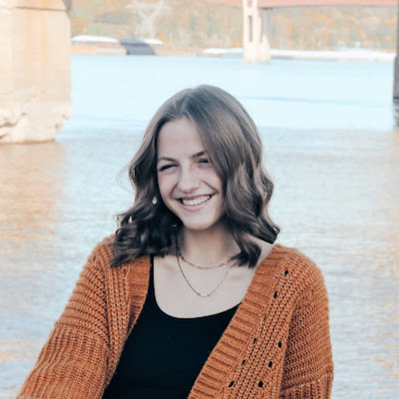 Profile Picture of Therese Bielejeski (@tjbielejeski) on Poshmark