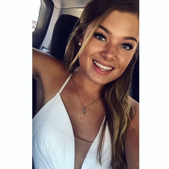 Profile Picture of Hannah Shoemaker (@hannahshoee) on Poshmark