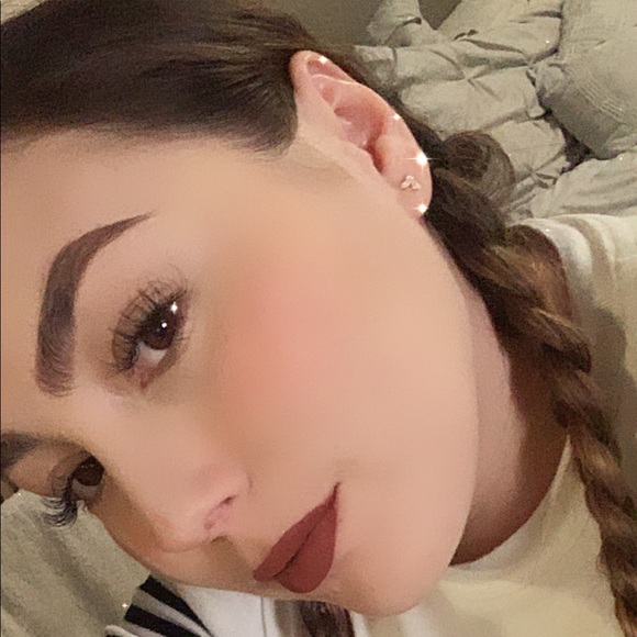 Profile Picture of Liseth Bracamontes (@bracamonteslis) on Poshmark