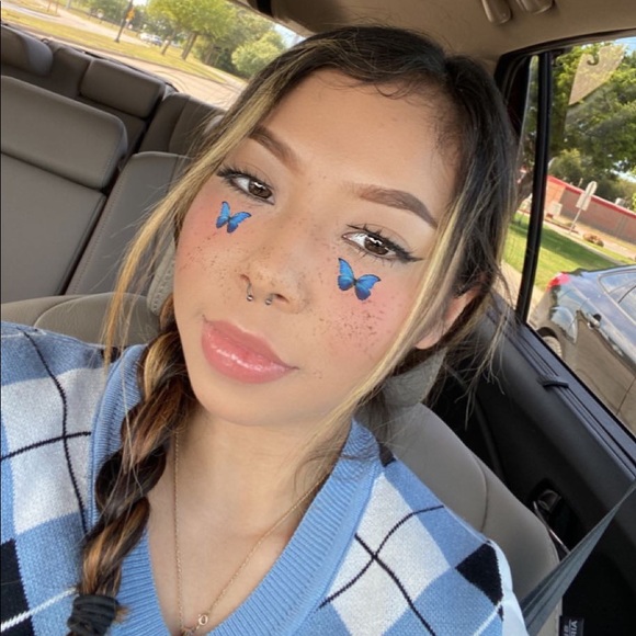 Profile Picture of Amy Montoya (@amymontoya97) on Poshmark