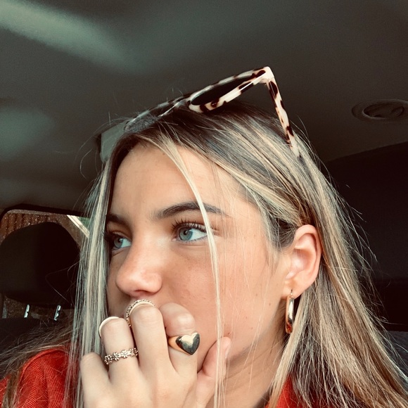 Profile Picture of Lydia Clark (@lydiasclark) on Poshmark